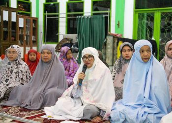 Walikota Pematang Siantar saat memberi kata sambutan usai Shalat Tarawih di Masjid Al Hikmah,Bah Kapul.( nawasenanews/ Ist)