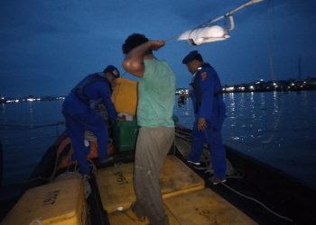 Kapal yang berhasil dikejar Sat Polair Polres Tanjungbalai karena tanpa nama dan dan tanpa tanda selar.( nawasenanews/ Ist)