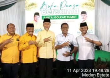 Ket. Foto : Maruli Siahaan saat hadiri acara buka puasa bersama H. Musa Rajeckshah (Nawasenanews/Ist)