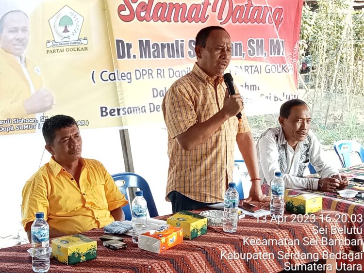 Maruli Siahaan saat memberikan kata sambutan atas undangan tokoh masyarakat desa Sei Belutu Serdang Bedagai