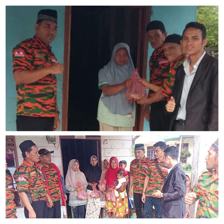 DPC Masyarakat Pancasila Indonesia (MPI) Kabupaten Dairi berbagi takjil gratis kepada warga di desa Pasi,Kecamatan Berampu (nawasenanews/ Ist)