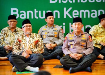 Kapolri Jenderal Listyo Sigit Prabowo bersama tokoh Islam PP Persis.( nawasenanews/ist)