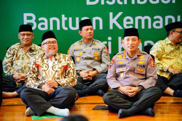 Kapolri Jenderal Listyo Sigit Prabowo bersama tokoh Islam PP Persis.( nawasenanews/ist)