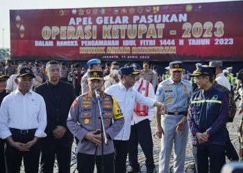 Kapolri Jenderal Listyo Sigit Prabowo saat menggelar Operasi Ketupat se Indonesia secara resmi yang melibatkan 146.261 personel gabungan TNI,Polri dan Stakeholder yang disiagakan demi Mudik Aman Berkesan.( nawasenanews/ Ist)