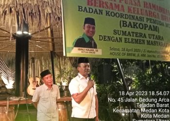 Maruli Siahaan memberikan kata sambutan pada saat menghadiri acara berbuka puasa dengan Bakopam di Medan.(nawasenanews/ Ist)