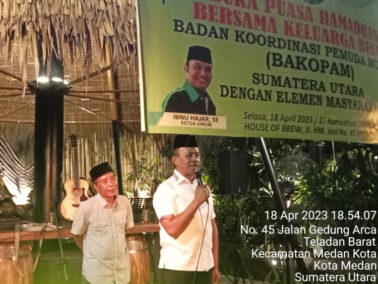 Maruli Siahaan memberikan kata sambutan pada saat menghadiri acara berbuka puasa dengan Bakopam di Medan.(nawasenanews/ Ist)