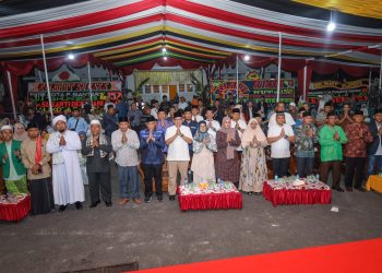 Foto bersama Walikota Pematang Siantar, Ketua Dekranasda, Ketua Yayasan Raja Sangnaualuh Damanik dan Ketua Umum YRSD dalam acara HUT ke 152 Kota Pematang Siantar.(Nawasenanews/Ist)