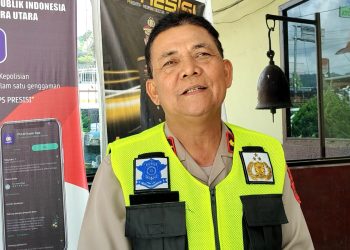 Kabag SDM Polres Simalungun Kompol Joner Purba yang masih semangat menjalankan tugas pada Operasi Ketupat Toba 2023 di Parapat, meski menjelang masa Purna.(Nawasenanews/Ist)