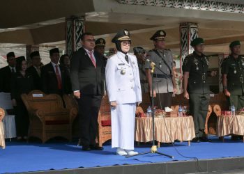 Wali Kota Pematang Siantar dr Susanti saat memimpin upacara Hari Jadi Otonomi Daerah ( Otda ) di Lapangan Adam Malik,Sabtu ( 29/4/2023). (Nawasenanews/ Ist)