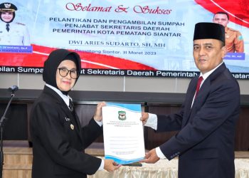 dr Susanti dan Pj Sekda Kota Pematang Siantar Dwi Aries Sudarto yang baru dilantik.( Nawasenanews/Ist)