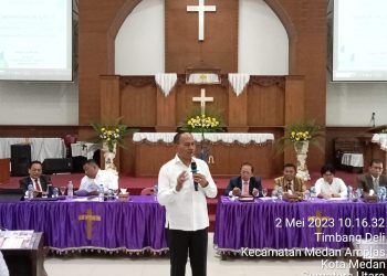 Maruli Siahaan memberikan kata sambutan pada Malam Penggalangan Dana untuk Pembangunan Gedung Baru Gereja GSJA di Tanjung Morawa, Senin (1/5/2023).(Nawasenanews/Ist).