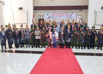 Wali Kota bersama pimpinan DPRD dan anggota DPRD Pematang Siantar foto bersama usai rapat Paripurna dalam rangka HUT kota Pematang Siantar ke 152. ( Nawasenanews/ Ist)