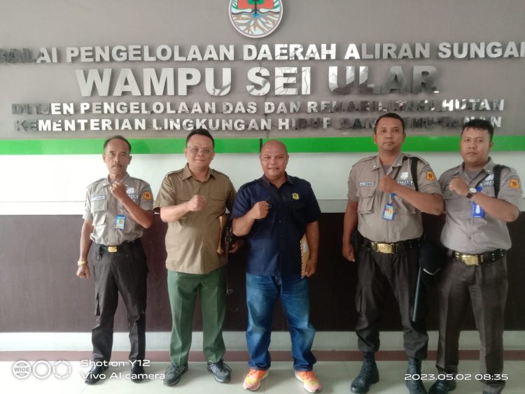 Pengamanan Balai Pengelolaan Aerah Aliran Sungai Wampu diserahterimakan kepada PT Jaguar Inti Perkasa dengan personel tiga orang Satpam. ( Nawasenanews.com/ Ist)