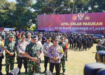 Panglima TNI Laksamana Yudo Margono bersama Kapolri Jenderal Listyo Sigit Prabowo saat memimpin Apel Gelar Pasukan dalam rangka mengamankan KTT Asean yang akan berlangsung mulai 7 Mei (Istimewa)