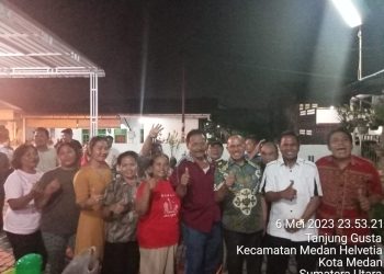 Bacaleg Partai Golkar Maruli Siahaan dengan sebagian perwakilan dari tujuh STM yang bersilaturahmi dalam rangka soaialisasi pencalegan untuk menjadi anggota DPR RI Dapil I Sumut. (Nawasenanews/Ist)