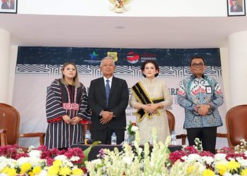 Sekretaris Karang Taruna Maria Dimitri Tabhita Berutu yang ingin mencuatkan kembali pamor kopi Sidikalang dengan produk Aur Kopi Sidikalang seperti masa dulu di kancah pasaran produk kopi nasional bahkan Internasional.( Nawasenanews/Ist)