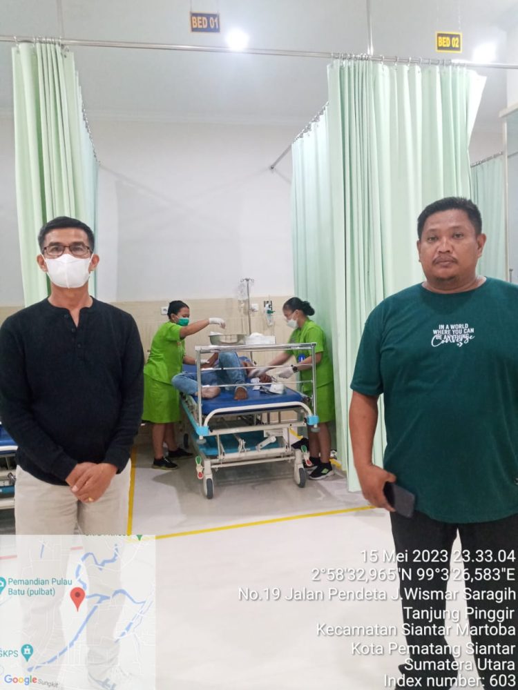 Korban Bilpen Nainggolan yang dianiaya oleh Toni Samosir saat dirawat luka lukanya di RS Efarina. ( Nawasenanews/ Ist)