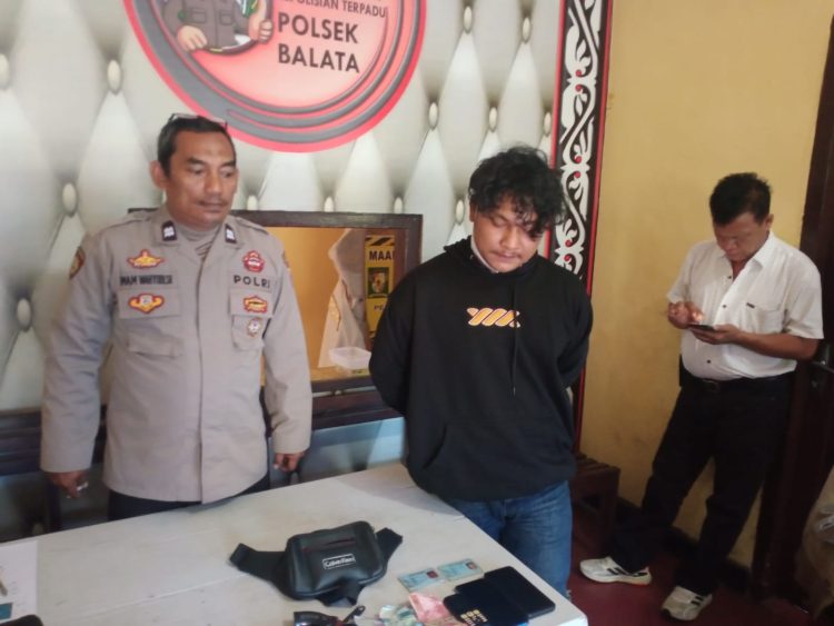 Pelaku perampokan PS warga lorong VII Jalan Meranti yang mengaku sebagai polisi diamankan di Polsek Tiga Balata.( Nawasenanews/Ist)
