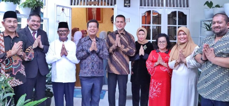 Wagubsu menghadiri acara halalbihalal Pemkab Simalungun dengan masyarakat yang digelar di rumah Kediaman Wakil Bupati Simalungun.(Nawasenanews/Ist)