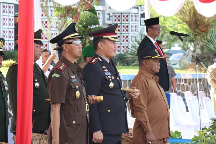 Kapolres Simalungun turut menghadiri upacara Hari Kebangkitan Nasional di halaman Kantor Bupati di Pematang Raya.( Nawasenanews/ Ist)