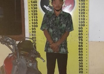 Tersangka pelaku pembegalan AZ warga Pematang Bandar (25) terhadap S (45) warga Bandar di jalan raya yang membuat korban menderita kerugian Rp93 juta. (Nawasenanews/ist)