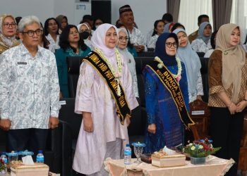 dr Susanti dikukuhkan Nawal Lubis Edy Rahmayadi sebagai Bunda PAUD sedangkan Erizal Kusma Ginting menjadi Ketua Yayasan Kanker Indonesia di Kota Pematang Siantar.( Nawasenanews/ Ist )