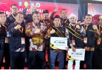 Para kades dan lurah yang memperoleh penghargaan Paralegal Award Tahun 2023 hasil binaan Kanwil Kemenkumham Jawa Barat.( Nawasenanews /Ist)