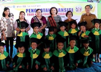 Bunda PAUD Dairi melepas 207 kelulusan siswa PAUD dan mengingatkan agar PAUD tidak miskonsepsi dalam mendidik siswa yang mengharuskan lulus harus bisa baca,tulis dan berhitung.( Nawasenanews/ Ist )