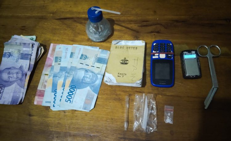 Barang bukti yang didapat dari tersangka FW (35) warga Nagori Panombean Kecamatan Bandar Masilam saat diamankan Sat Narkoba Polres Simalungun. ( Nawasenanews/ Ist)