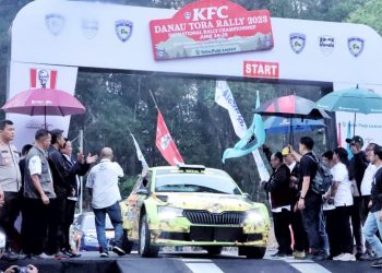 Wakil Bupati Simalungun melepas Rally KFC Danau Toba 2023 di opening ceremonial di lokasi Hutan Tanaman Industri TPL, di Simalungun. ( Nawasenanews/ Ist)