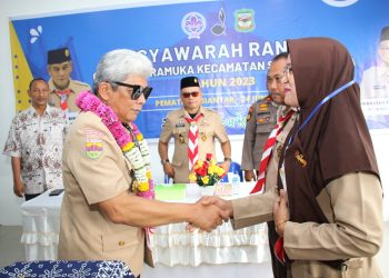 Ketua Kwarcab Gerakan Pramuka Kota Pematang Siantar saat menghadiri sekaligus membuka musyawarah ranting Gerakan Pramuka Kecamatan Siantar Utara.( Nawasenanews/ Ist)