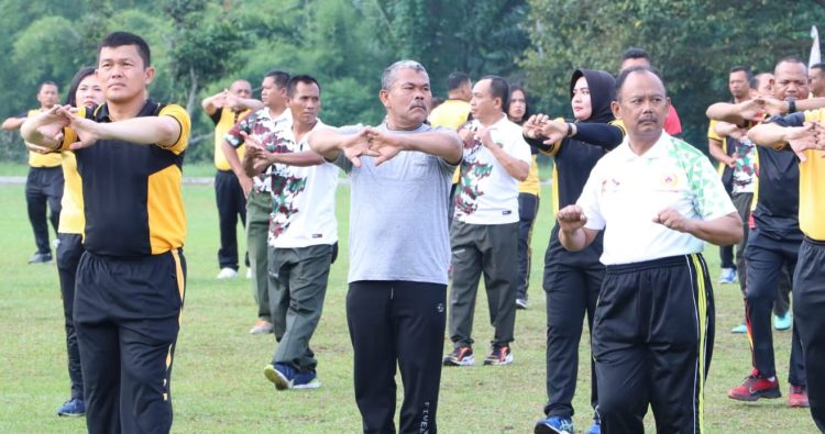 Dalam rangka menjelang HUT Bhayangkara ke - 77 Polri, TNI dan Pemerintah Kabupaten Simalungun gelar semarak olahraga bersama.( Nawasenanews/ Ist)