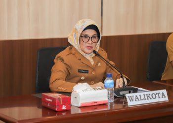 Wali Kota Pematang Siantar dr Susanti mengingatkan atau menegur OPD yang sering rapat, namun tidak efektif dan efesien sehingga tidak ada manfaatnya. ( Nawasenanews/ Ist)