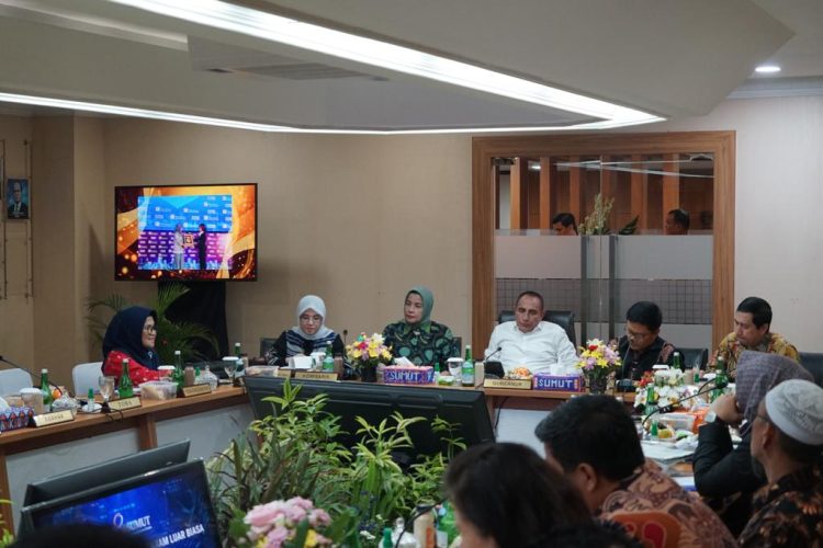 dr Susanti menghadiri Rapat Umum Pemegang Saham - Luar Biasa ( RUPS- LB) yang dipimpin Gubsu Edy Rahmayadi.( Nawasenanews/ Ist)