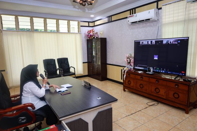 Wali Kota Pematang Siantar menjadi nara sumber untuk paparkan materi UU TPKS kepada peserta seminar GMKI Siantar - Simalungun. (Nawasenanews/ Ist).