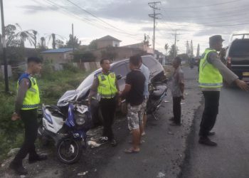 Sat lantas Polres Simalungun sigap olah TKP kecelakaan Lantas di KM 9- 10 Jalan Medan yang merenggut satu nyawa melayang dan 3 lainnya terluka. ( Nawasenanews/ Ist)