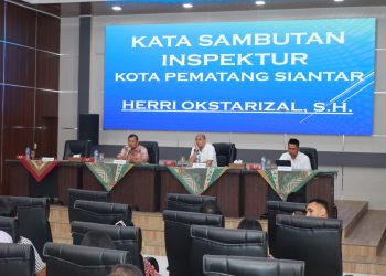 Kepala Inspektorat Pemko Pematang Siantar saat memberikan kata sambutan pada kegiatan Sosialisasi Anti Korupsi di Kalangan Pejabat Pembuat Komitmen ( PPK) ( Nawasenanews/Ist)