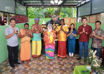 dr Susanti Dewayani SpA menghadiri perayaan Maha Thriruvilla bersama umat Hindu.( Nawasenanews/ Ist)