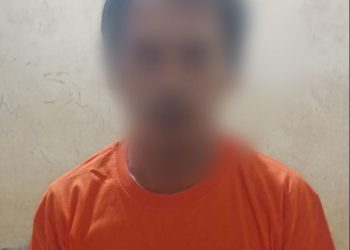 P alias Gondrong (38) yang tertangkap tangan Sat Narkoba Polres Simalungun di Huta II Nagori Baung Huluan, Kec Dolok Batu Nanggar, Kabupaten Simalungun,Kamis, (13/7/2023). (Nawasenanews/Ist)