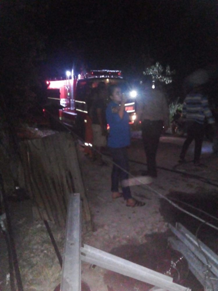 Kebakaran di Sionggang Silau Malaha diduga karena korsleting listrik, hanguskan rumah dan kios milik Rumahorbo.( Nawasenanews/ Ist)