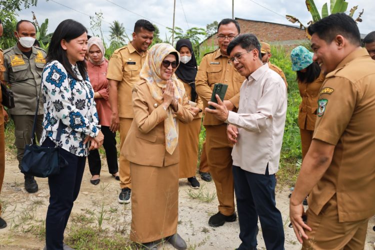 Wali Kota Pematang Siantar video call dengan investor dari Malaysia yang akan membangun kerjasama dalam hal pabrik pengolahan sampah di TPA Tanjung Pinggir,Kecamatan Martoba.( Nawasenanews/ Ist)