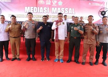 Mediasi massal dilakukan Polres Simalungun yang dipimpin langsung Kapolres dan dihadiri anggota komisi III DPR RI Hinca Panjaitan.( Nawasenanews.com/ Ist)