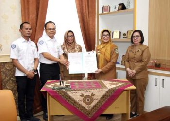 BPJS Cabang Kota Pematang Siantar bersama Pemko Pematang Siantar menandatangani Pakta Integritas terkait telah ditetapkannya regulasi yang akan mengcover masalah kesehatan masyarakat dan peningkatan pelayanan kesehatan baik di puskesmas maupun RS. ( Nawasenanews. Com/ Ist)