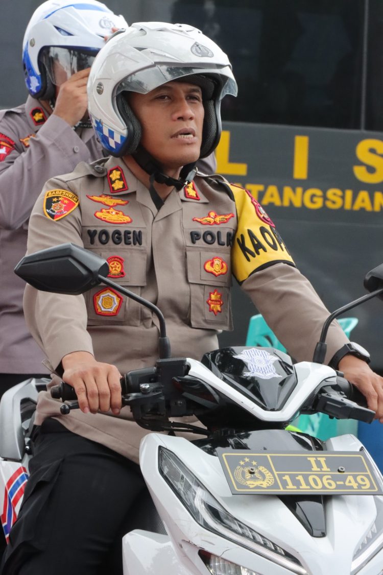 Kapolres Pematang Siantar AKBP Yogen Heroes Baruno SH SIK saat Launching Sirkuit "S" praktek SIM C baru. Bertempat di Lapangan Satpas Polres Pematang Siantar (Nawasenanews/Ist)