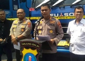 Kabid Humas Polda Sumut memberikan keterangan pers tentang kasus pengangkutan BBM tanpa izin di Tanjung Balai.(Nawasenanews.com/ Ist)