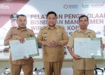 Dengan arahan dan dukungan Bupati Dairi, Disperindagkop menyelenggarakan pelatihan pengelolaan bisnis dan manajemen wirausaha kopi bersama 20 pelaku bisnis usaha kopi di Kabupaten Dairi.(nawasenanews/ Ist)