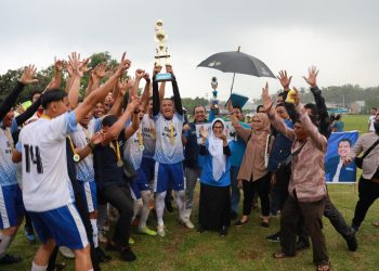 Final Boy Warongan Cup dijuarai Kecamatan Siantar Sitalasari setelah berhasil menekuk Kecamatan Martoba 4: 3. ( Nawasenanews.com/ Ist)