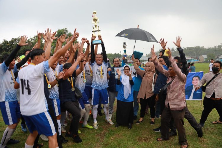 Final Boy Warongan Cup dijuarai Kecamatan Siantar Sitalasari setelah berhasil menekuk Kecamatan Martoba 4: 3. ( Nawasenanews.com/ Ist)