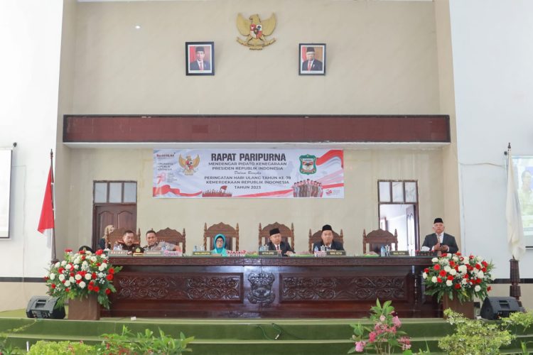 Rapat Paripurna Istimewa DPRD Simalungun untuk mendengarkan pidato kenegaraan Presiden digelar dan dihadiri Wali Kota Pematang Siantar dr Susanti Dewayani SpA. ( Nawasenanews.com/ ist)