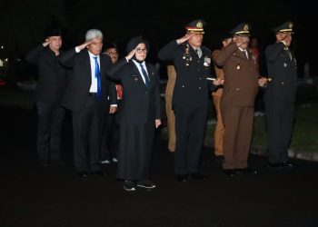 dr Susanti menghadiri upacara penurunan Bendera Merah Putih di lapangan Adam Malik, Kamis (17/8/2023) sore. ( Nawasenanews.com/ Ist)